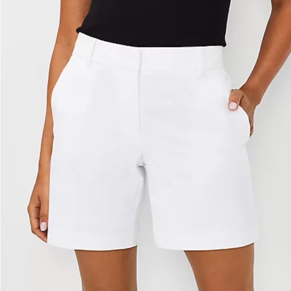 Ann Taylor NWT The Metro Short in White Sz 10